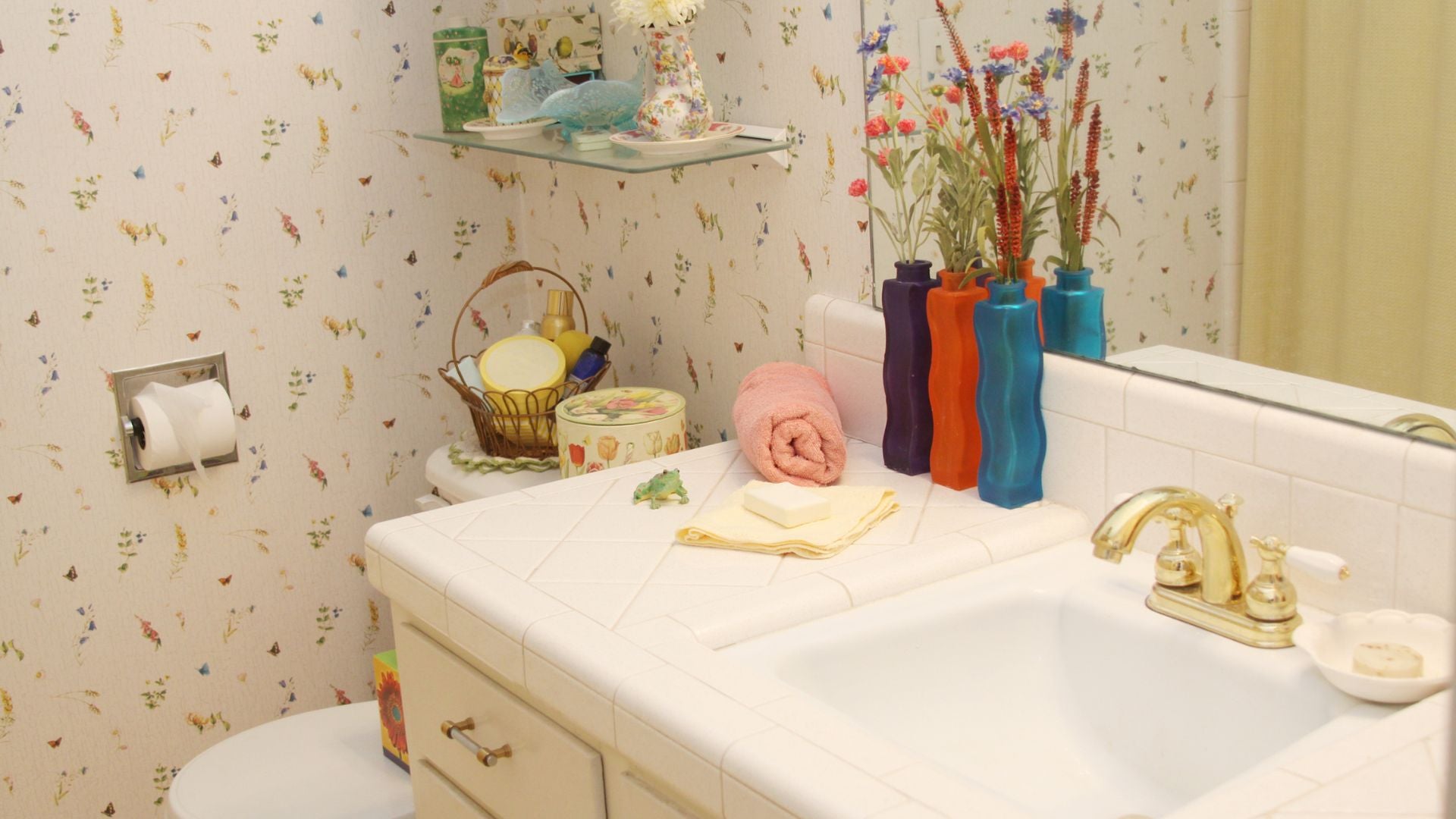 Can Peel and stick wallpaper be used in a bathroom