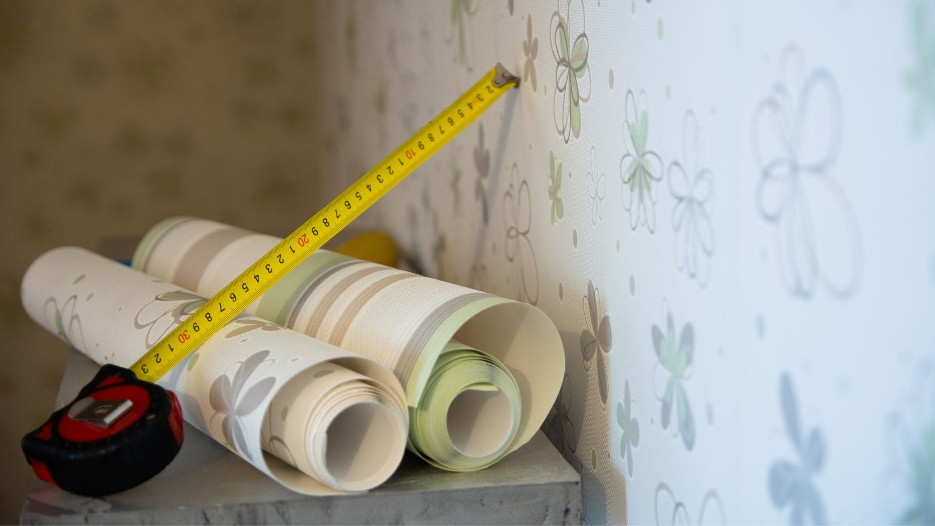 How to measure your wall for wallpaper 